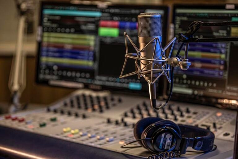 Dia Internacional do Rádio: resiliência e adaptações mantêm público fiel desse secular meio de comunicação na era digital