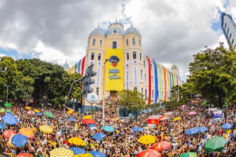 Bloco Beiço do Wando realiza seu aguardado cortejo neste domingo (2), em Belo Horizonte