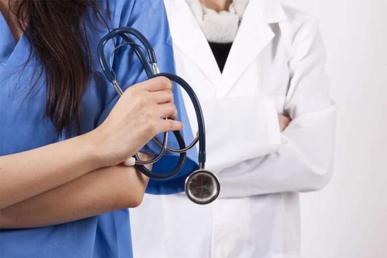 O declínio do tradicionalismo nos cursos de Medicina – da formação à superficialidade