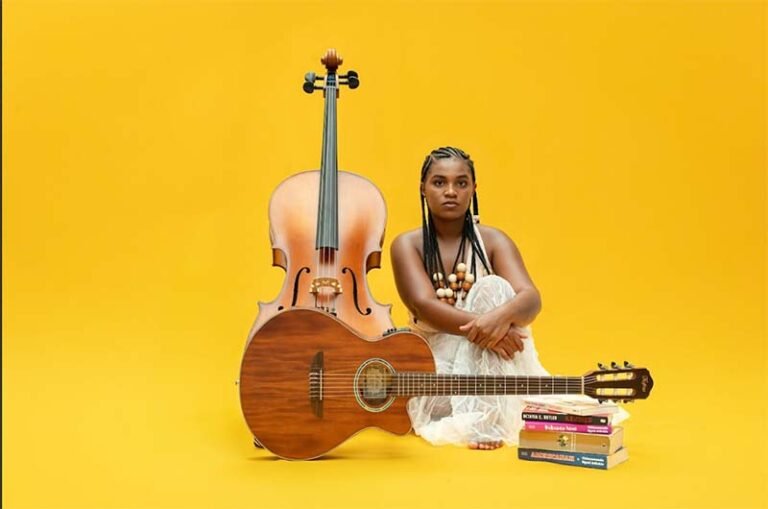 Julia Deodora lança álbum Kadara celebrando a ancestralidade, com show gratuito no Cine Theatro Brasil, em BH