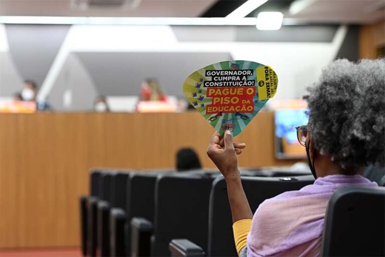 Audiência Pública na ALMG discute Piso Salarial Nacional para professores em Minas Gerais