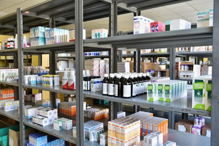 Justiça suspende resolução que autorizava farmacêuticos a prescreverem medicamentos