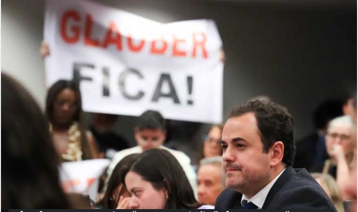 Deputado Glauber Braga cita “perseguição” do MBL e “agente oculto” em cassação