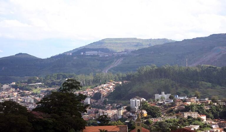 Agendamento da Reunião Pública para discutir ampliação de minas da Vale em Itabira é criticado por começar em  horário comercial, dificultando a participação popular