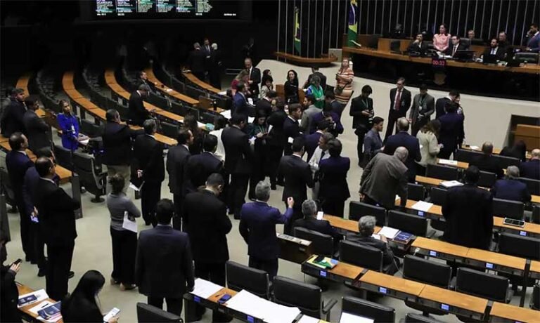 Congresso derruba decreto do IOF e freia avanço da justiça tributária no país