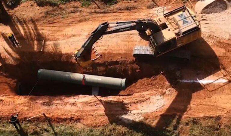Implantação da adutora do Rio Tanque avança e interdita, temporariamente, acesso à comunidade rural dos Gomes por estrada vicinal