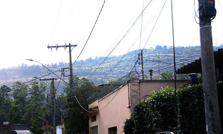 Cemig intensifica fiscalização e retira 16 toneladas de cabos irregulares em Minas Gerais