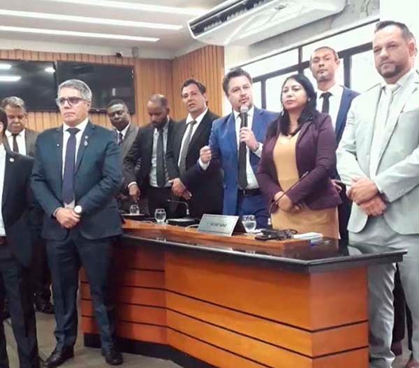 Servidores pressionam, e presidente da Câmara não pauta, por tempo indeterminado, projeto de lei sobre corte no cartão-alimentação na Prefeitura de Itabira