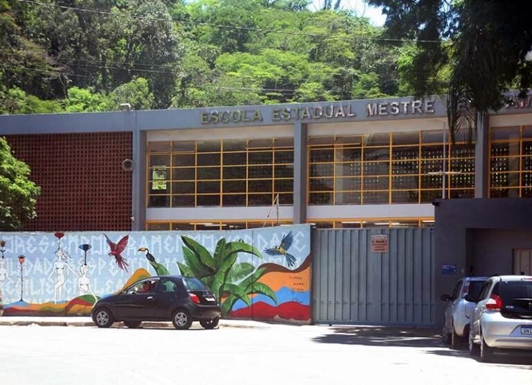 Eemza dá exemplo de resistência e rejeita escola cívico-militar, enquanto Major Lage e Antônio Linhares aprovam retrocesso proposto por Zema