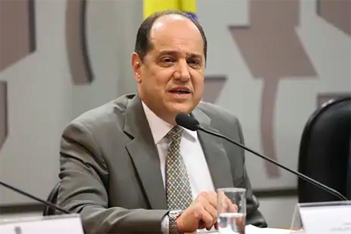 Democracia brasileira sofreu sucessivos golpes sob Bolsonaro, diz Eugênio Bucci