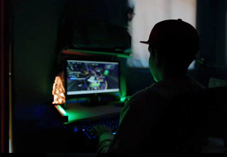 Amizades perigosas: campanha de ONG revela como ameaças online se disfarçam para enganar crianças e adolescentes
