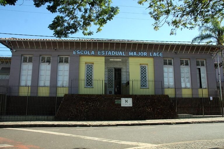 Zema quer implantar modelo cívico-militar em escolas estaduais; SindUTE-MG classifica proposta como autoritária e ineficaz