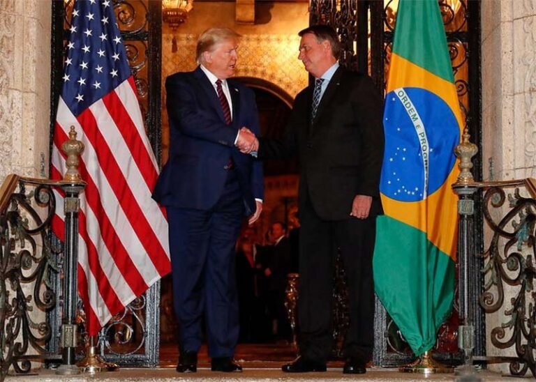 Trump se vê no espelho ao defender Bolsonaro, mira Moraes e taxa o Brasil, enquanto Lula ensaia surfar na onda da picanha mais barata