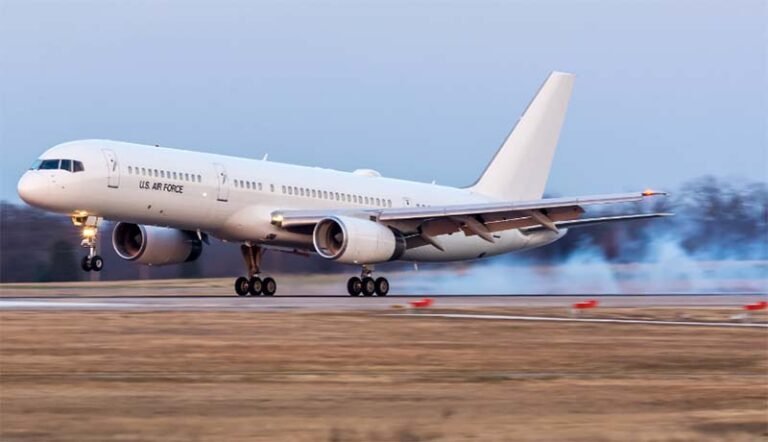 Bolsonaristas deliram com pouso no Brasil de avião dos EUA na esperança de um novo golpe intervencionista