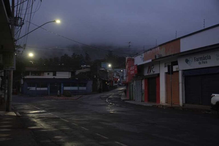 Chuva em Itabira traz alívio em meio à crise hídrica e ambiental marcada por poeira de minério e queimadas
