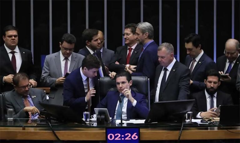 Câmara aprova PEC da Impunidade e abre caminho para anistia a golpistas de 8 de janeiro