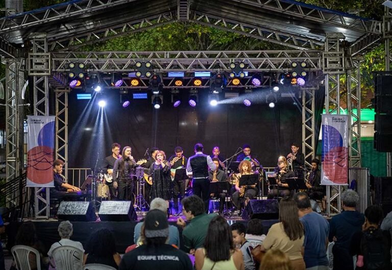 Big Band do Cefart é aplaudida por público que curte jazz na praça Acrísio; domingo tem Quinteto Violado na Semana da Música de Itabira