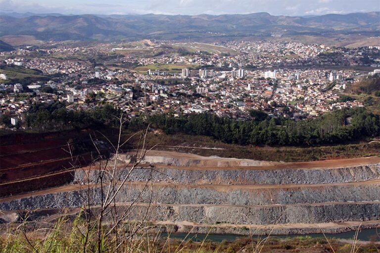 Heraldo Noronha responsabiliza a Vale pela falta de água em Itabira e sugere que mineradora supra as demandas domiciliares com caminhões-pipa