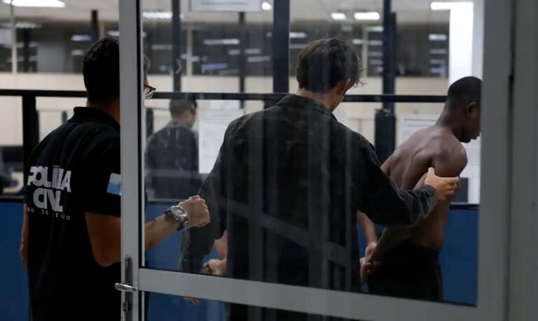 Ministros farão reunião de emergência com Castro nesta quarta-feira