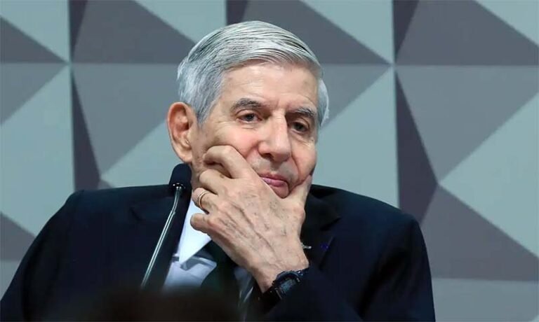 Moraes pede comprovação do histórico clínico de Augusto Heleno