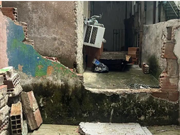 Entre a polícia e o tráfico, moradoras do Complexo da Penha ficam com os escombros