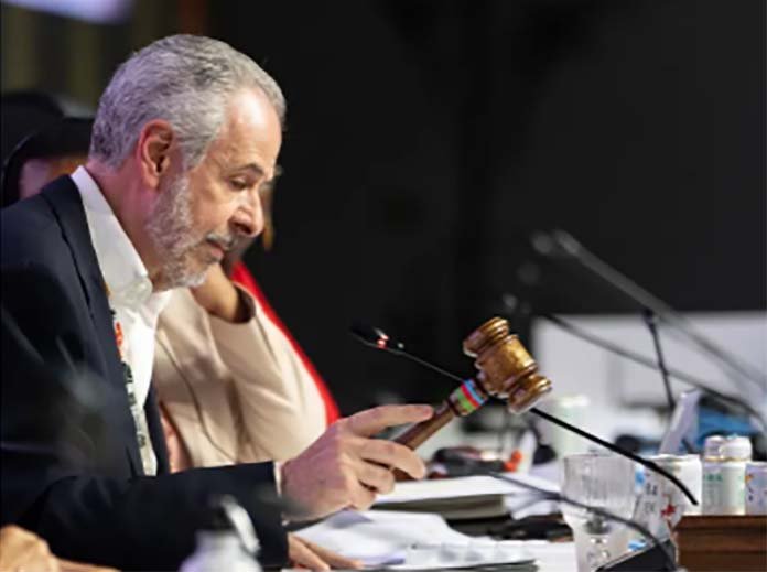 COP30 acaba sem mapa para fim de fósseis, mas avança em adaptação, transição justa e indígenas