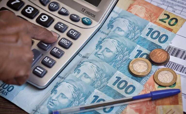 Taxa Selic alta: o que é e como ela impacta o nosso dia a dia