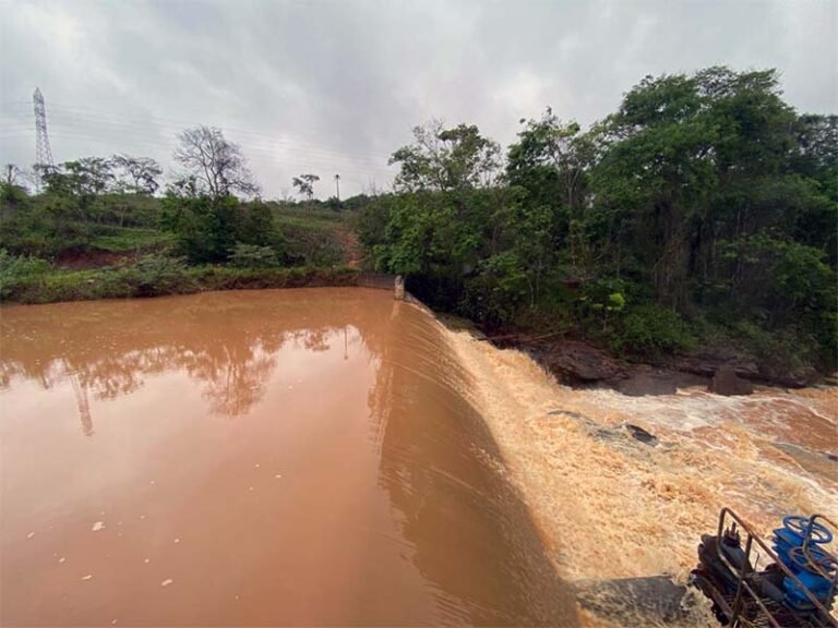 Após estiagem, Itabira volta a enfrentar falta de água após chuvas torrenciais danificarem equipamentos