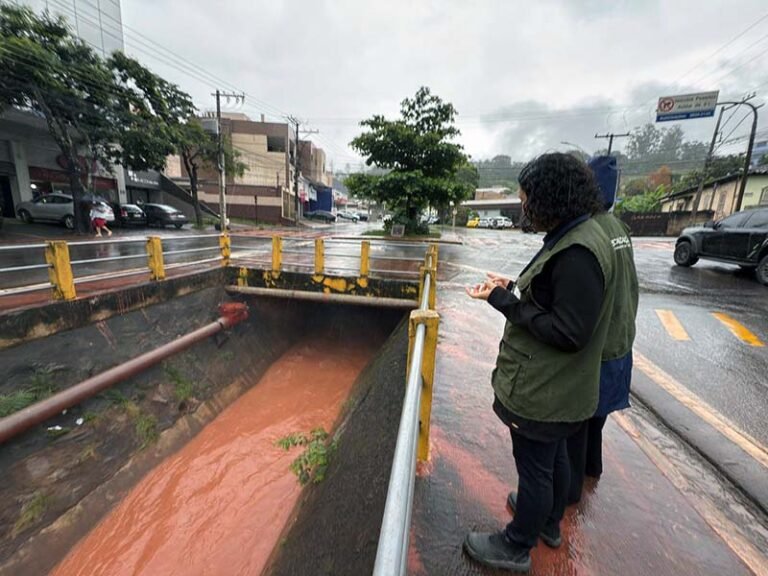 Vazamento da mineração em Itabira contamina canal da Penha, impacta o rio de Peixe, afluente do Piracicaba, bacia do rio Doce