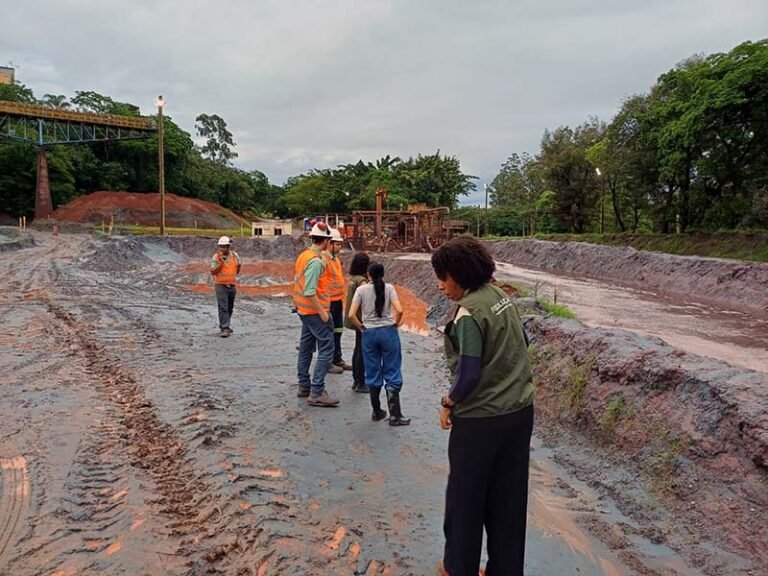 Vale culpa as chuvas por vazamento de efluente no córrego da Penha, em Itabira