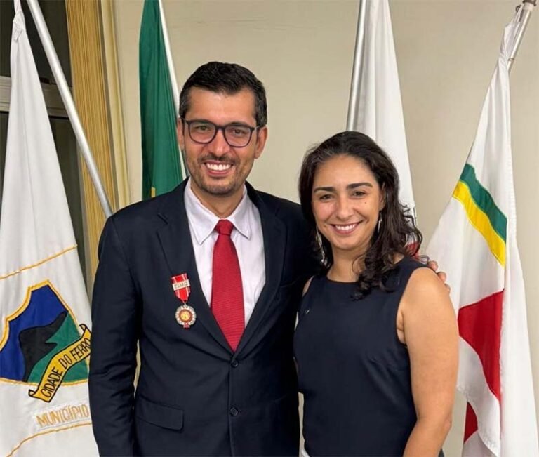 Medalha Hélio Costa reconhece trajetória de Diogo Luna, delegado regional de Itabira