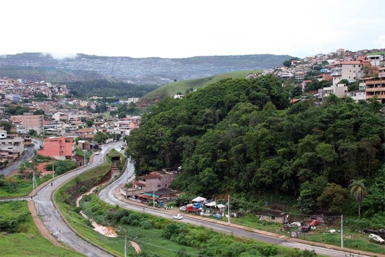 Itabira continua sofrendo com falta de água em alguns bairros; Saae responsabiliza onda de calor e consumo excessivo