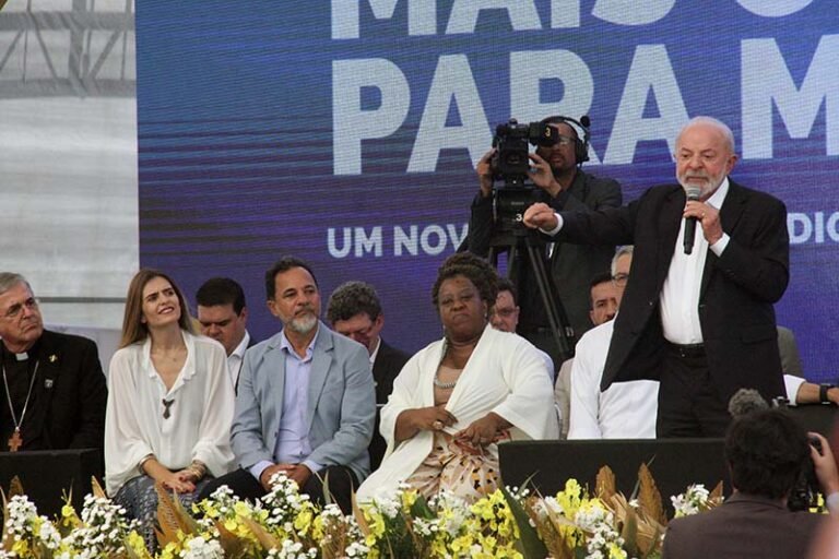 Lula inaugura radioterapia em Itabira e garante tratamento de ponta pelo SUS para pacientes da região