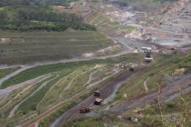 Cfem, fundos soberanos e responsabilidade intergeracional nos municípios minerados