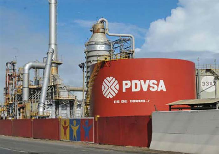 É o petróleo, estúpido: Estados Unidos bombardeiam a Venezuela e capturam Maduro