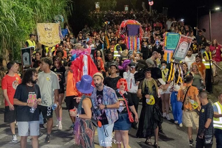 Bloco do Cemitério presta tributo a Clara Nunes na segunda noite do Pré-Carnaval de Itabira