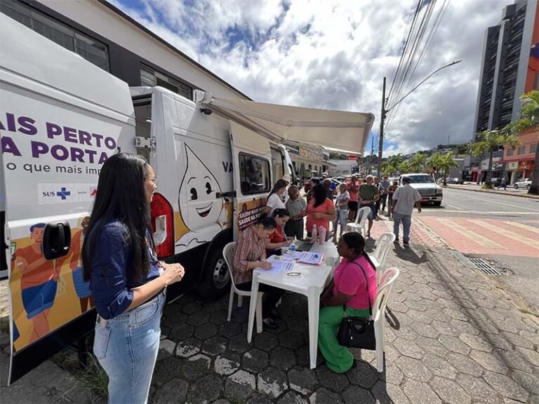 Gripe avança mais cedo e hospitalizações em pessoas 60+ já crescem 153% em 2026