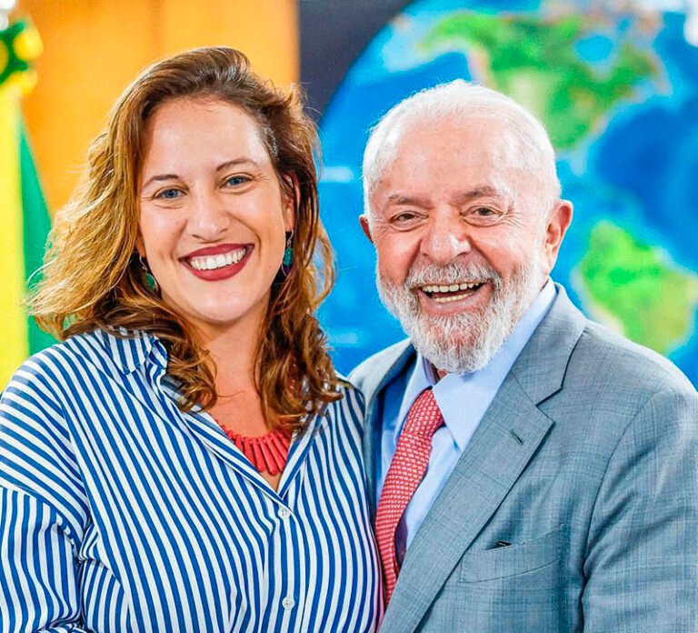 Bella Gonçalves deixa o PSOL para se filiar ao PT e deve sair candidata a deputada federal