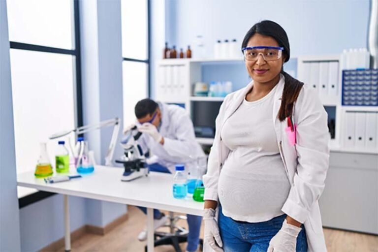 Capes regulamenta prorrogação de bolsas para mulheres que se tornam mães na pós graduação
