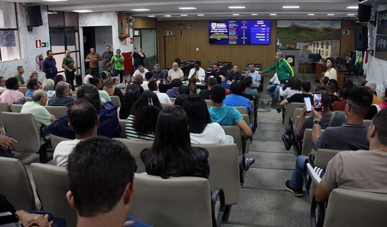 Comissão da Câmara de Itabira debate projeto de habitação popular com moradores e lideranças comunitárias
