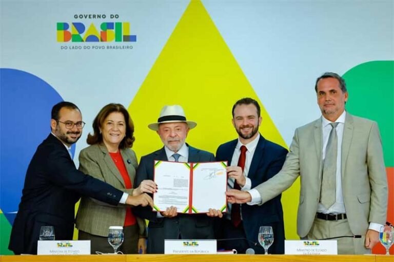Lula assina MP do Novo Desenrola com foco na recuperação financeira de famílias, estudantes e pequenos empreendedores