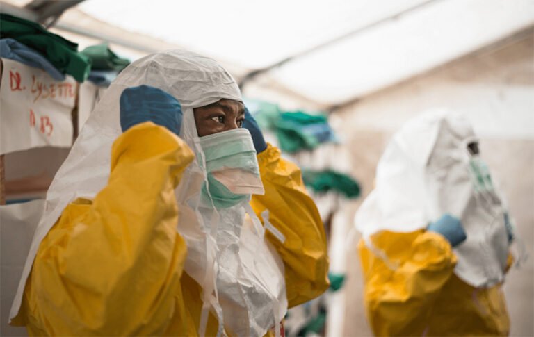 Ebola: Médicos Sem Fronteiras amplia resposta a um surto em rápida evolução