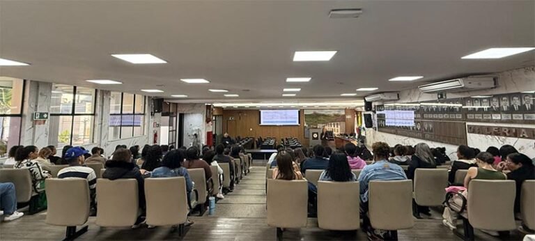 Câmara de Itabira promove formação inclusiva para monitores escolares