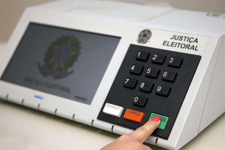 A urna importada: como o mundo está decidindo a eleição brasileira de 2026