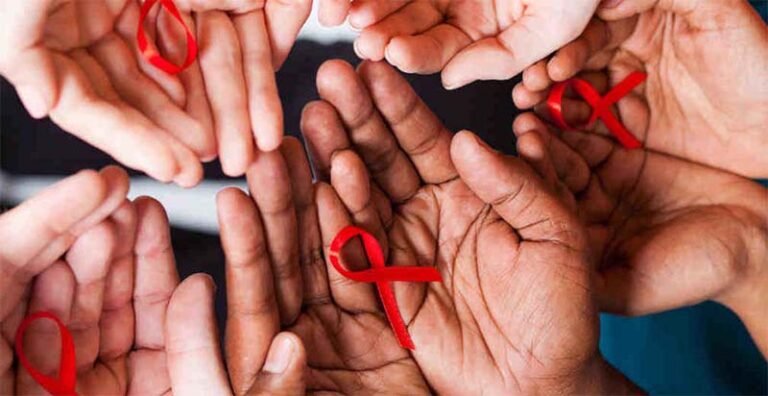 HIV/Aids avança entre populações negras e vulneráveis no Brasil, enquanto tecnologia médica capaz de transformar prevenção segue inacessível
