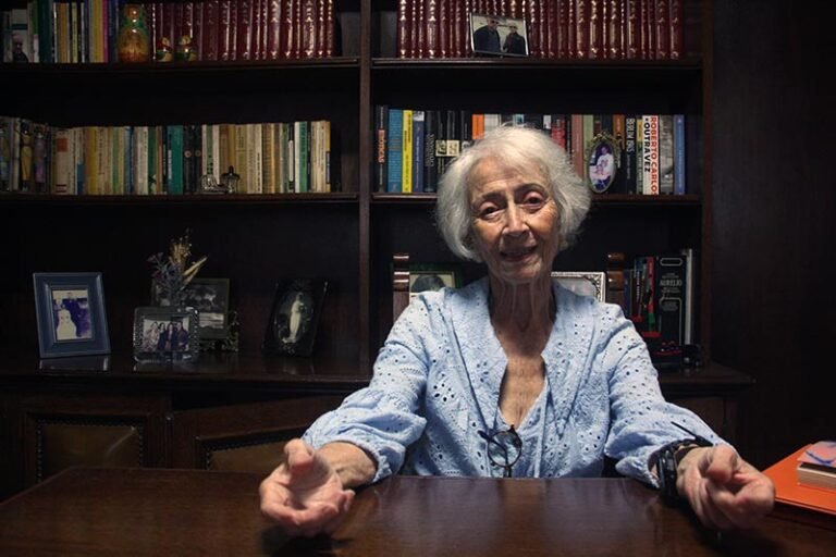 Cacá Amoroso, a professora “comunista” que ensinava seus alunos a interpretar a realidade brasileira mesmo ensinando Moral e Cívica