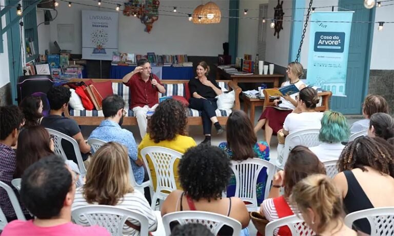 Poesia na infância alimenta sensibilidade, diz escritor