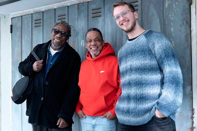 Trio Migrazioni lança single “Mapa do Não-Lugar” no centenário de Milton Santos, renovador da Geografia