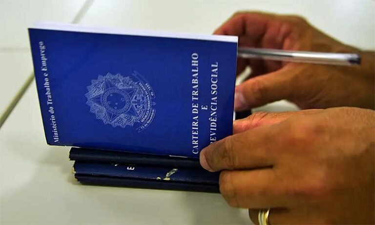 Desemprego cai para 5,3%, o menor para o trimestre terminado em julho