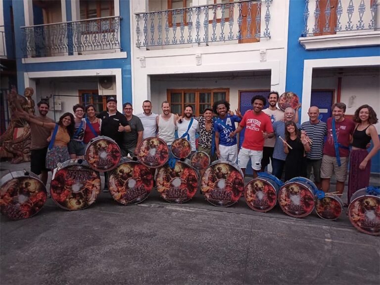 Italianos vêm ao Brasil estudar o samba e passam por Ipoema neste final de semana